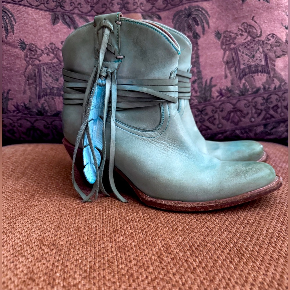 ￼Lucchese turquoise boots